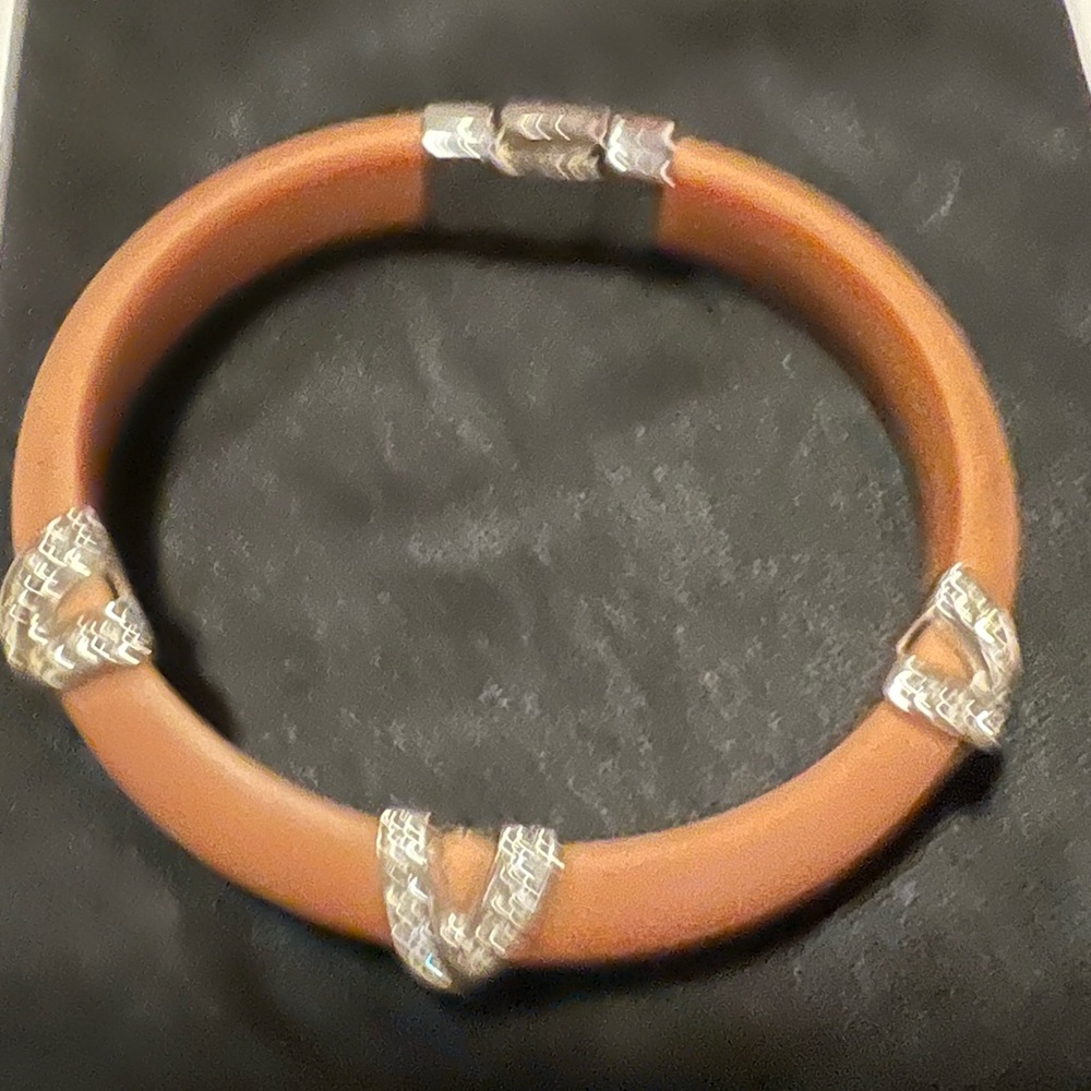 Modital Bijoux BEIGE RUBBER & RHINESTONE X’S BRACELET mint